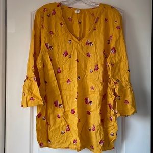 Floral cotton tunic blouse.